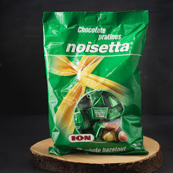 mini-noisetta-chocolate-pralines-with-whole-hazelnut